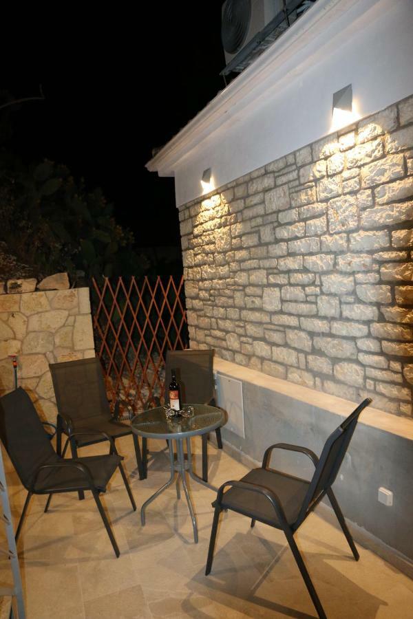 Villa Aknato à Vlikhón Extérieur photo